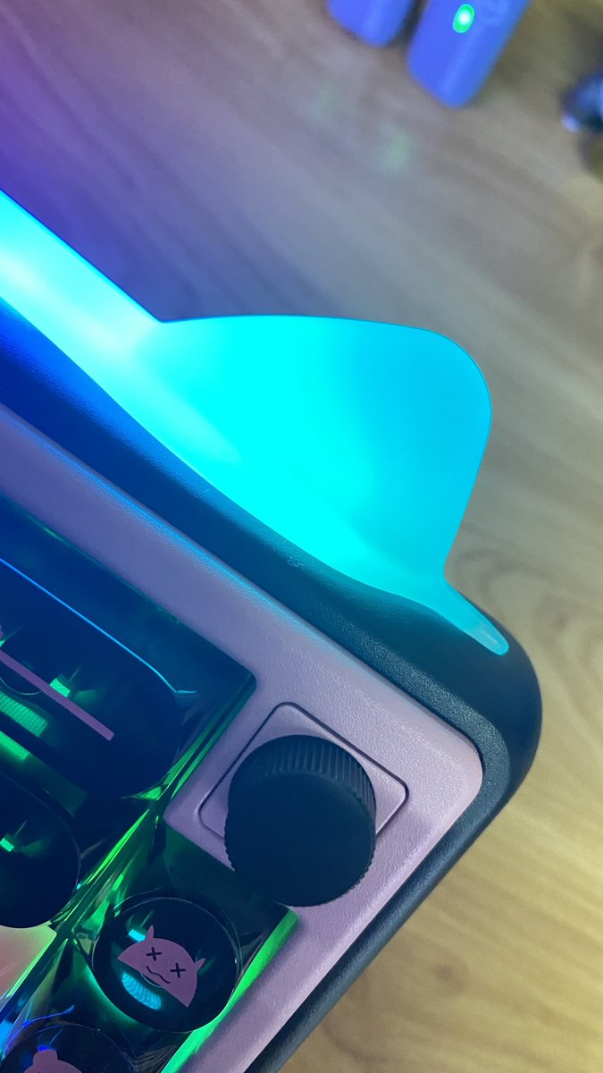 sweetrifle23's tweet image. ฉันได้อะไรมาอีก ใซ่ค่ะถอยคีย์บอร์ดมาอีกแน้ว 🫠💕 น้องคือ Chilkey paw65 ของมาเมื่อวานนี้เองจ้า เป็นอลูฯ น้องหนักค่ะ🫠 แต่น่ารักมากนะ ตามชื่อเลย paw ความทาสแมวควรตำ มีหูแมวให้ด้วย แต่ต้องขันน้อตใส่อีกที เดี๋ยวทำคลิปมา ยังไม่ได้ตัด 🥲

#chilkey #chilketpaw65 #รีวิวคีย์บอร์ด 

⤵️