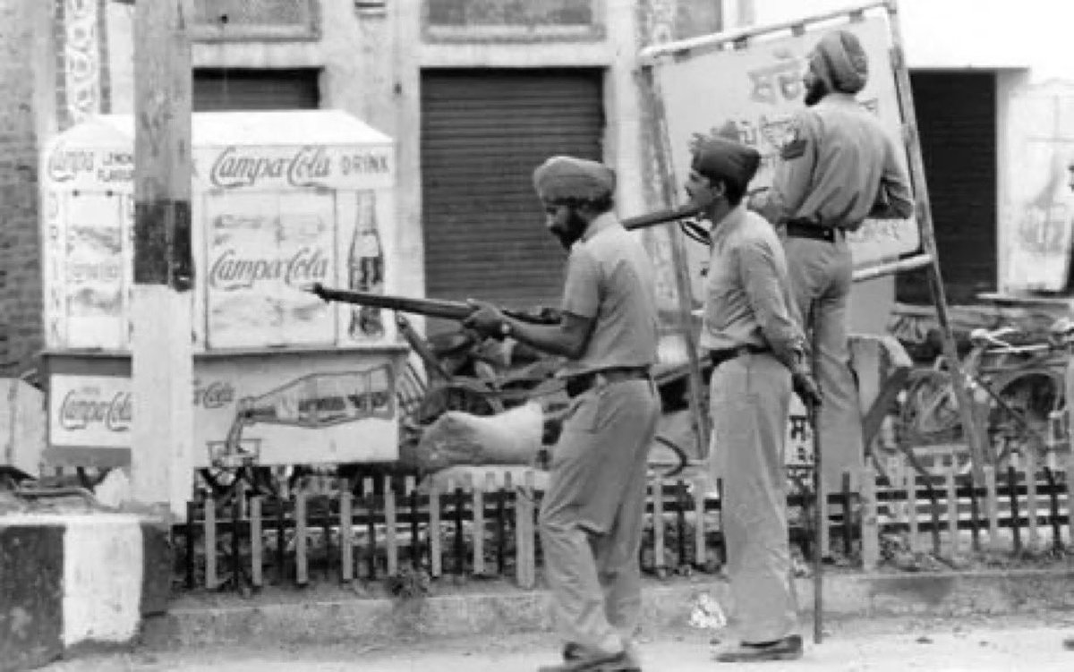 GillysGuidance's tweet photo. 3rd June 1984
GHALLUGHARA 1984 #10DaysofTerror

Communication to and from Panjab is cut. Roads are blocked preventing anyone from entering or leaving Panjab. All journalists are expelled. Total curfew imposed. 10,000 pilgrims trapped inside the Gurdwara complex #NeverForget1984 https://t.co/LPfgRuC8Aq