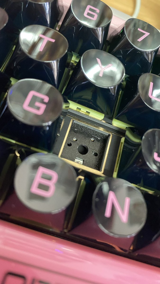 sweetrifle23's tweet image. เราได้ราคามาดี เพราะใช้โค้ดอีกแน้วค่ะ 🥹 น้องจากร่วม 4 พัน ฉันได้มา 2 พันปลายๆ เคสเป็นอลูหมด รุ่นนี้มาพร้อมสรรพ แกะมาวางปึง! ใช้ได้เลย สวิตซ์มี่ได้เป็น tactile ตัวเครื่องก็เหมือน mod มาให้แล้ว

📍s.shopee.co.th/3VOocVAnn9

ร้านส่งไว แพคดีมากวันเดียวถึง 

#chilkey #รีวิวคีย์บอร์ด
⤵️