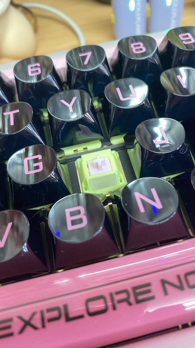 sweetrifle23's tweet image. เราได้ราคามาดี เพราะใช้โค้ดอีกแน้วค่ะ 🥹 น้องจากร่วม 4 พัน ฉันได้มา 2 พันปลายๆ เคสเป็นอลูหมด รุ่นนี้มาพร้อมสรรพ แกะมาวางปึง! ใช้ได้เลย สวิตซ์มี่ได้เป็น tactile ตัวเครื่องก็เหมือน mod มาให้แล้ว

📍s.shopee.co.th/3VOocVAnn9

ร้านส่งไว แพคดีมากวันเดียวถึง 

#chilkey #รีวิวคีย์บอร์ด
⤵️