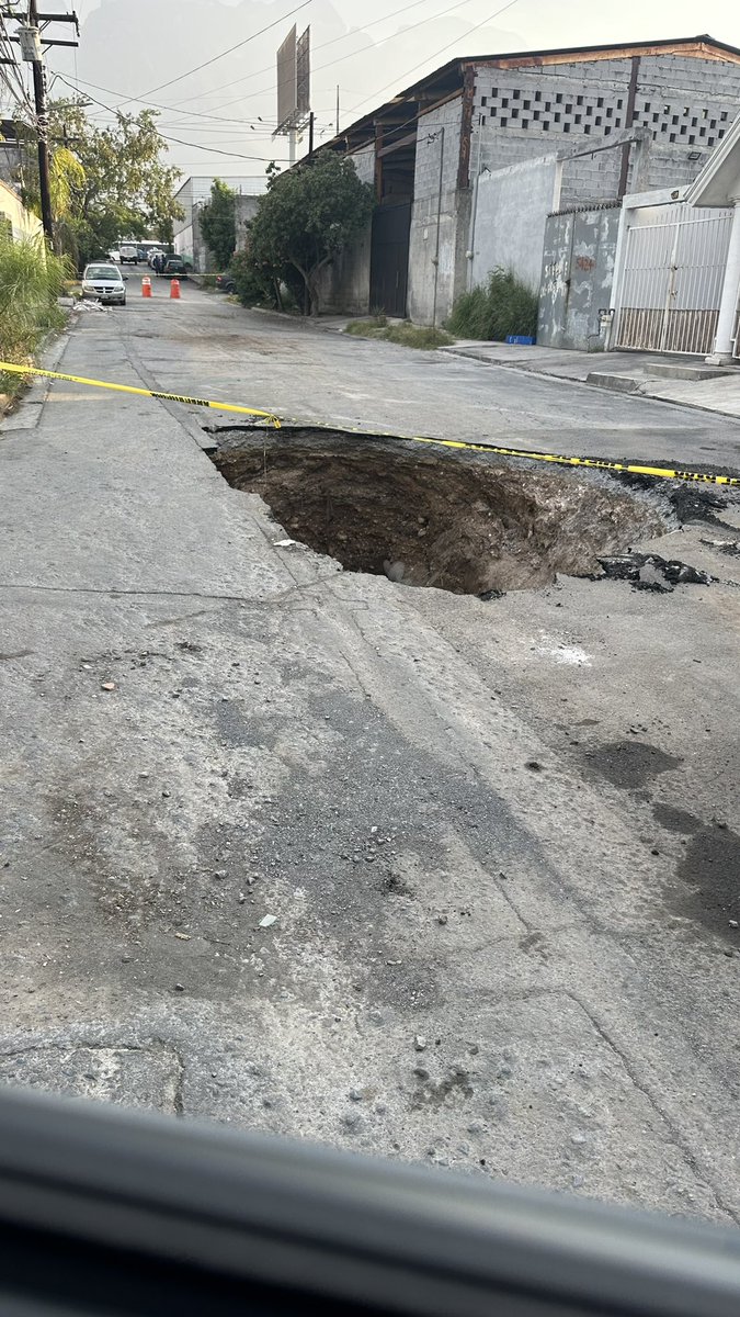 aavaargaas's tweet photo. @SISmty hay un socavón en frente de la casa muy peligroso
G. Montero 5436 Fidel Velázquez Mty CP 64119 https://t.co/5ayEsZP6y4