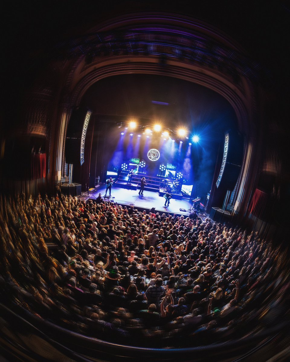 And all I need to know is that I’m something you’ll be missing. @TBSOfficial at @thewarfield last night. Shot for @live105fm