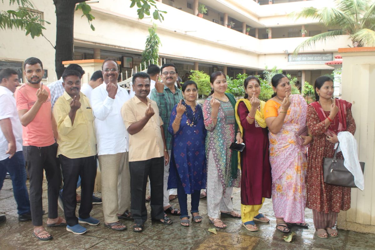 DIPR-KALABURAGI (@kalaburgivarthe) on Twitter photo #NEGC Election
ಈಶಾನ್ಯ ಕರ್ನಾಟಕ ಪದವೀಧರ ಚುನಾವಣೆ #ಬೆಳಿಗ್ಗೆ 10 ಗಂಟೆ ವರೆಗೆ ಕ್ಷೇತ್ರದಾದ್ಯಂತ ಶೇ.8 ರಷ್ಟು ಮತದಾನ #ಚುನಾವಣಾಧಿಕಾರಿಯಾಗಿರುವ <a href="/RCKalaburagi/">Krishna Bajpai</a>
ಕೃಷ್ಣಾ ಭಾಜಪೇಯಿ ಹೇಳಿಕೆ
<a href="/ECISVEEP/">Election Commission of India</a> <a href="/SpokespersonECI/">Spokesperson ECI</a> <a href="/deokalaburagi/">deokalaburagi</a> <a href="/DCKalaburagi/">DC Kalaburagi</a> <a href="/ceo_karnataka/">Chief Electoral Officer, Karnataka</a> <a href="/MiraskarRavi/">Ravi Miraskar</a> <a href="/KarnatakaVarthe/">DIPR Karnataka</a> <a href="/SveepKalaburagi/">Sveep Kalaburagi</a> #NEGC Election
ಈಶಾನ್ಯ ಕರ್ನಾಟಕ ಪದವೀಧರ ಚುನಾವಣೆ #ಬೆಳಿಗ್ಗೆ 10 ಗಂಟೆ ವರೆಗೆ ಕ್ಷೇತ್ರದಾದ್ಯಂತ ಶೇ.8 ರಷ್ಟು ಮತದಾನ #ಚುನಾವಣಾಧಿಕಾರಿಯಾಗಿರುವ <a href="/RCKalaburagi/">Krishna Bajpai</a>
ಕೃಷ್ಣಾ ಭಾಜಪೇಯಿ ಹೇಳಿಕೆ
<a href="/ECISVEEP/">Election Commission of India</a> <a href="/SpokespersonECI/">Spokesperson ECI</a> <a href="/deokalaburagi/">deokalaburagi</a> <a href="/DCKalaburagi/">DC Kalaburagi</a> <a href="/ceo_karnataka/">Chief Electoral Officer, Karnataka</a> <a href="/MiraskarRavi/">Ravi Miraskar</a> <a href="/KarnatakaVarthe/">DIPR Karnataka</a> <a href="/SveepKalaburagi/">Sveep Kalaburagi</a>