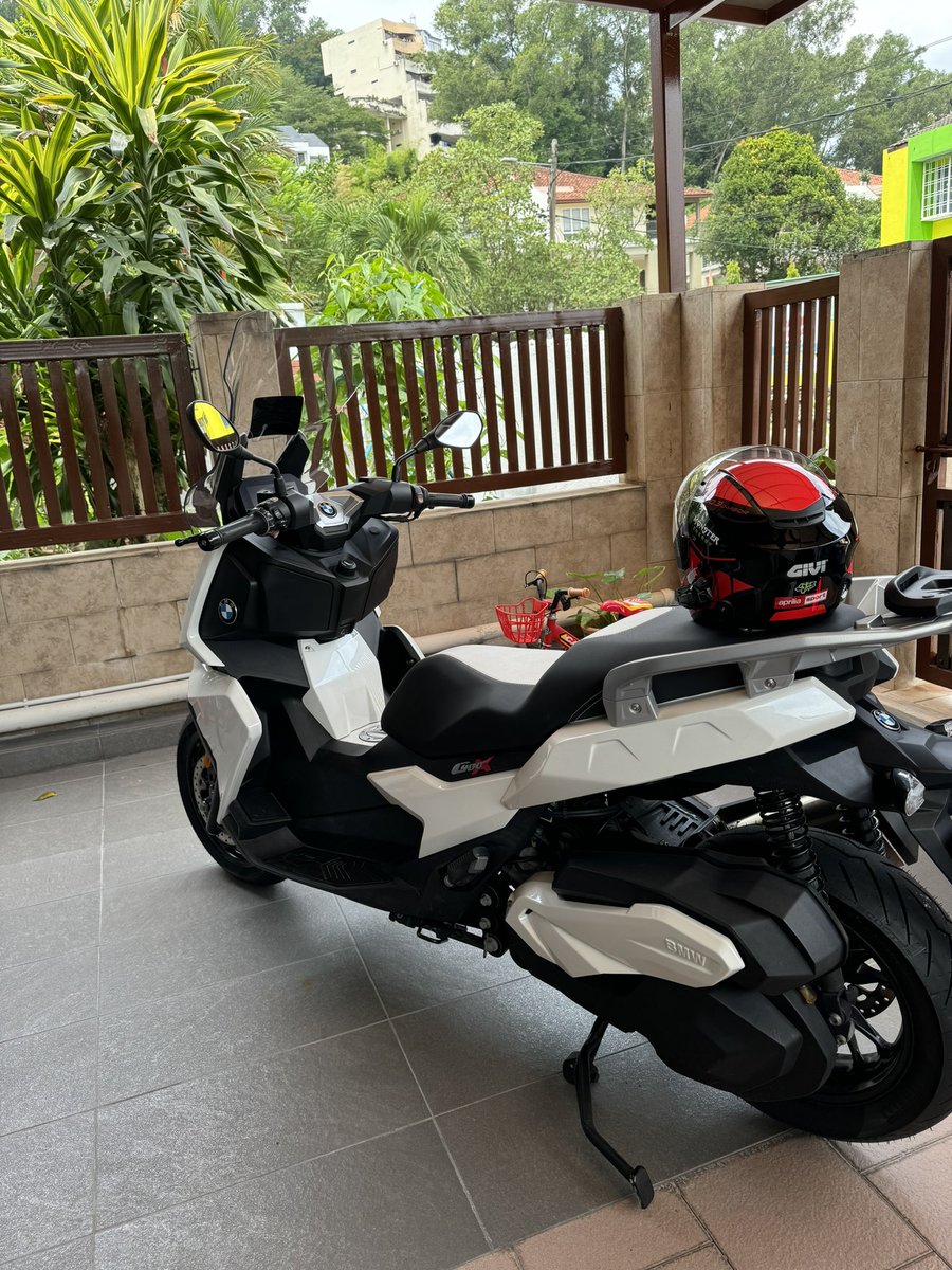 naem46's tweet photo. Thailand trip anyone with my spaceship 🤣 https://t.co/ZtkD1v8IWH
