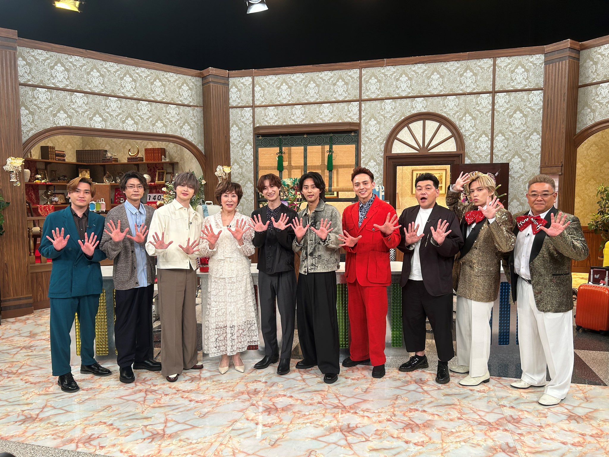 バッジ　日本テレビ　おはようサンデー参加賞 Amazon.co.jp: 日テレ 70周年 記念バッジ 4個セット NTV 日本
