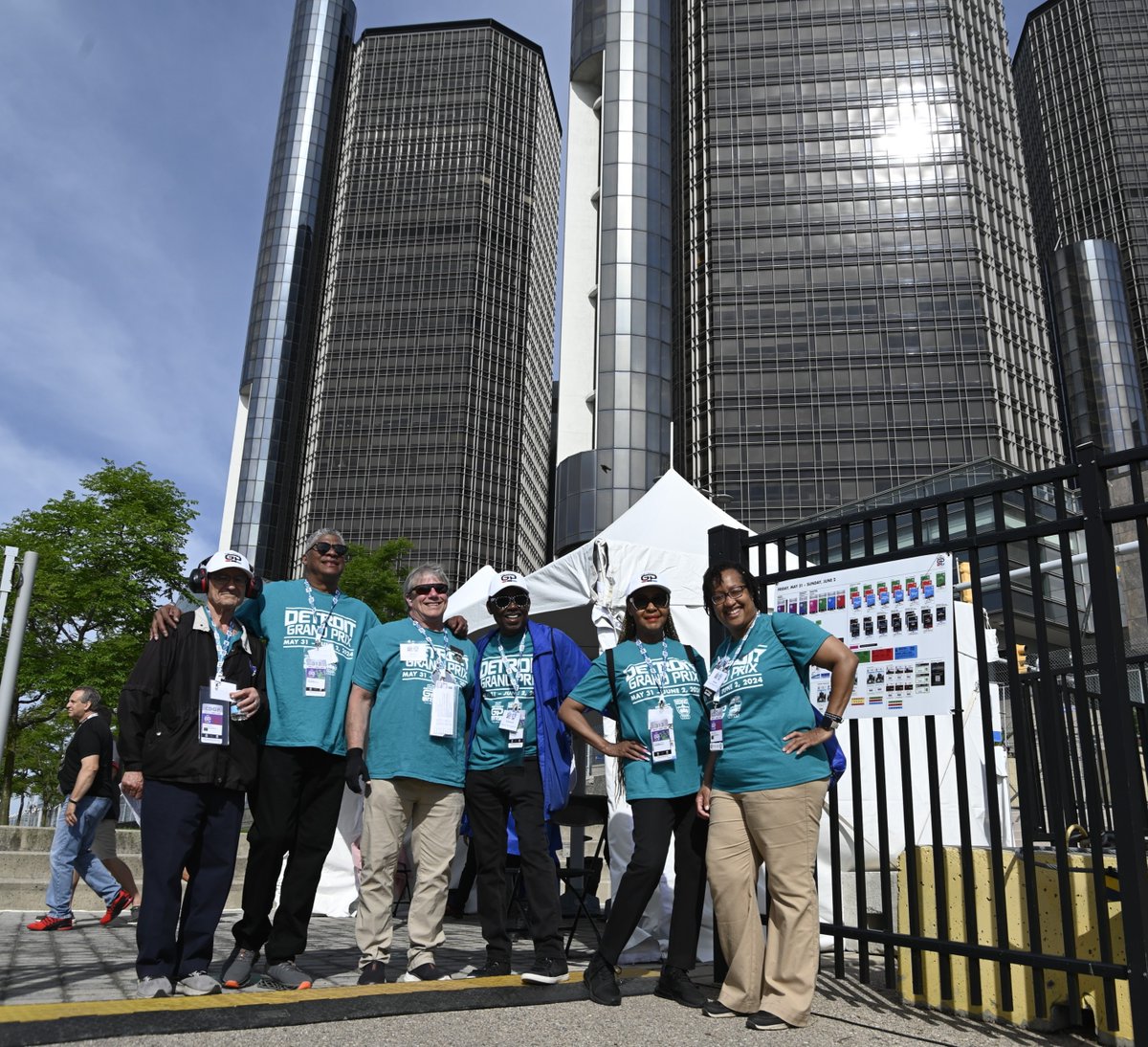 LearCorporation's tweet photo. Big applause goes to all the amazing 1,500+ volunteers at the @DetroitGP!👏🏁 Your dedication and hard work are the engines powering this event. A huge thank you from #TeamLear for revving up the success year after year. 🙌 #LearRevsUp #DetroitGP #WeDriveDetroit https://t.co/3Y9O74OshW
