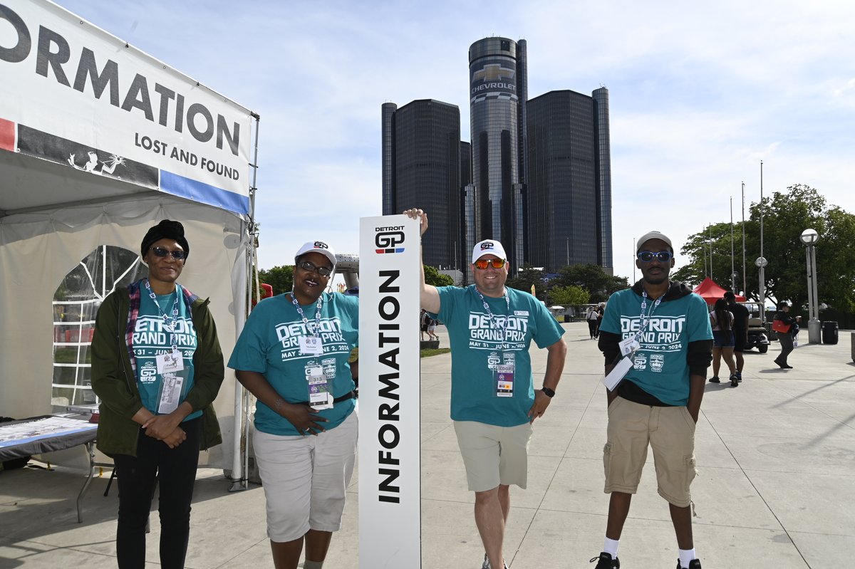 LearCorporation's tweet photo. Big applause goes to all the amazing 1,500+ volunteers at the @DetroitGP!👏🏁 Your dedication and hard work are the engines powering this event. A huge thank you from #TeamLear for revving up the success year after year. 🙌 #LearRevsUp #DetroitGP #WeDriveDetroit https://t.co/3Y9O74OshW