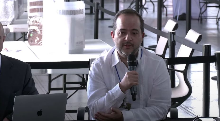 ConectaTECmx's tweet photo. El @tecdemonterrey es sede del cómputo y escrutinio del voto en el extranjero para esta elección. 

@INEMexico instaló en @Tec_CCM 90 mesas de escrutinio.

Los consejeros Arturo Castillo y Claudia Zavala informaron del inicio, a las 6 PM, del conteo de los votos.
#Elecciones2024 https://t.co/Z3bosSMEvj