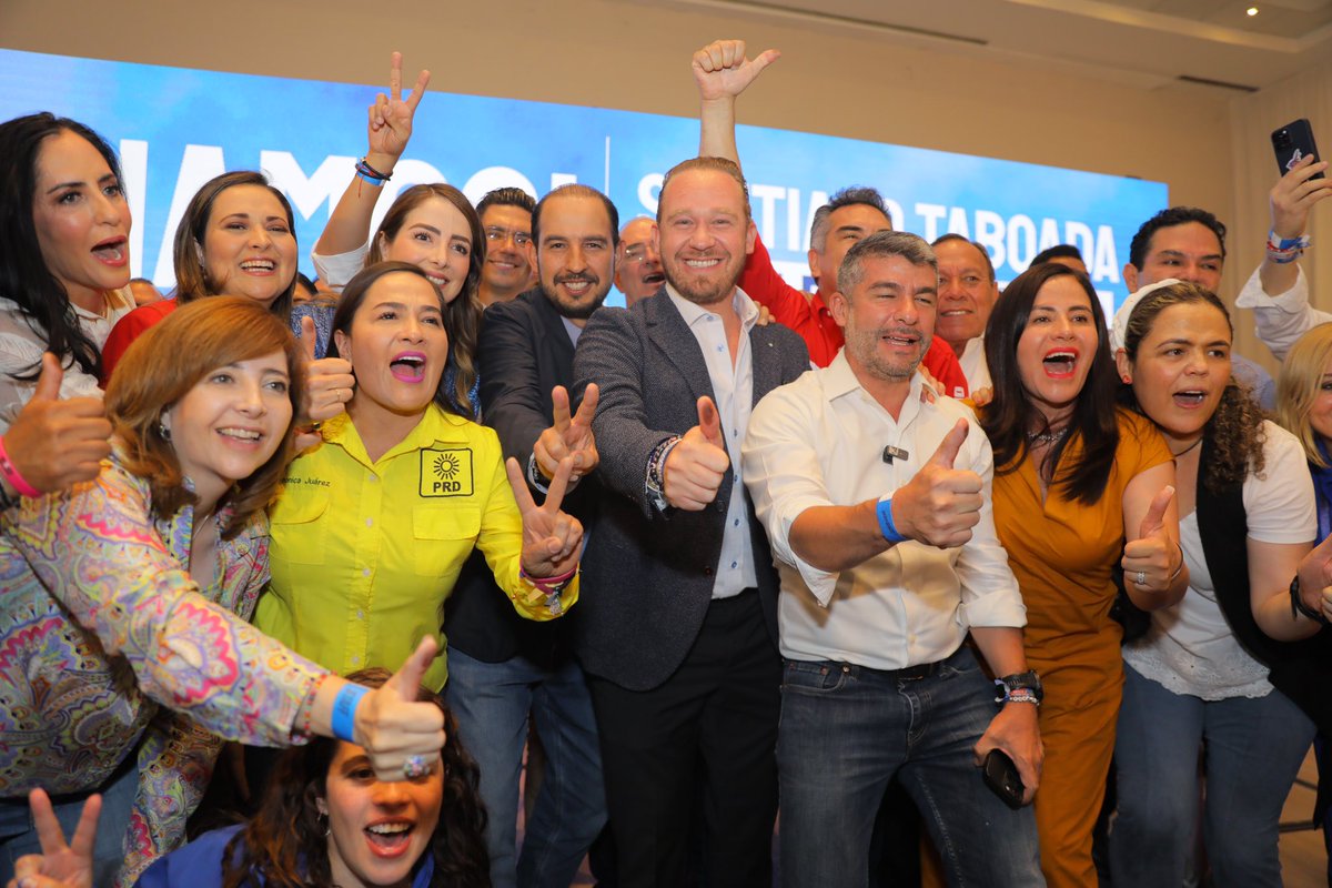 MarkoCortes's tweet photo. ¡Ganamos #Cdmx!👏🏼 Vamos arriba en  6 estados y en importantes capitales del país.

¡Gracias México!
Sí se pudo💪🏼 https://t.co/ggcFe8GD8k