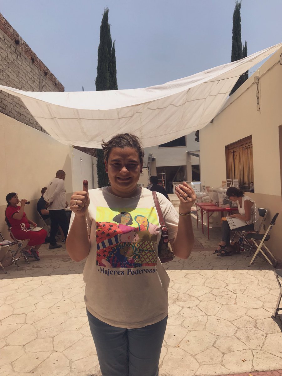 karlitajakobo's tweet photo. Voté con alegría y en familia, hoy ejercimos el derecho más importante.
Hoy ganamos TODOS, pero sobretodo TODAS y nuestro #fututo, hoy será electa @Xochitl2024 la primera #mujer como presidenta de #México, un anhelo en la lucha de muchas generaciones de #mujeres
#eleccion2024 https://t.co/zTMhaiWEF2