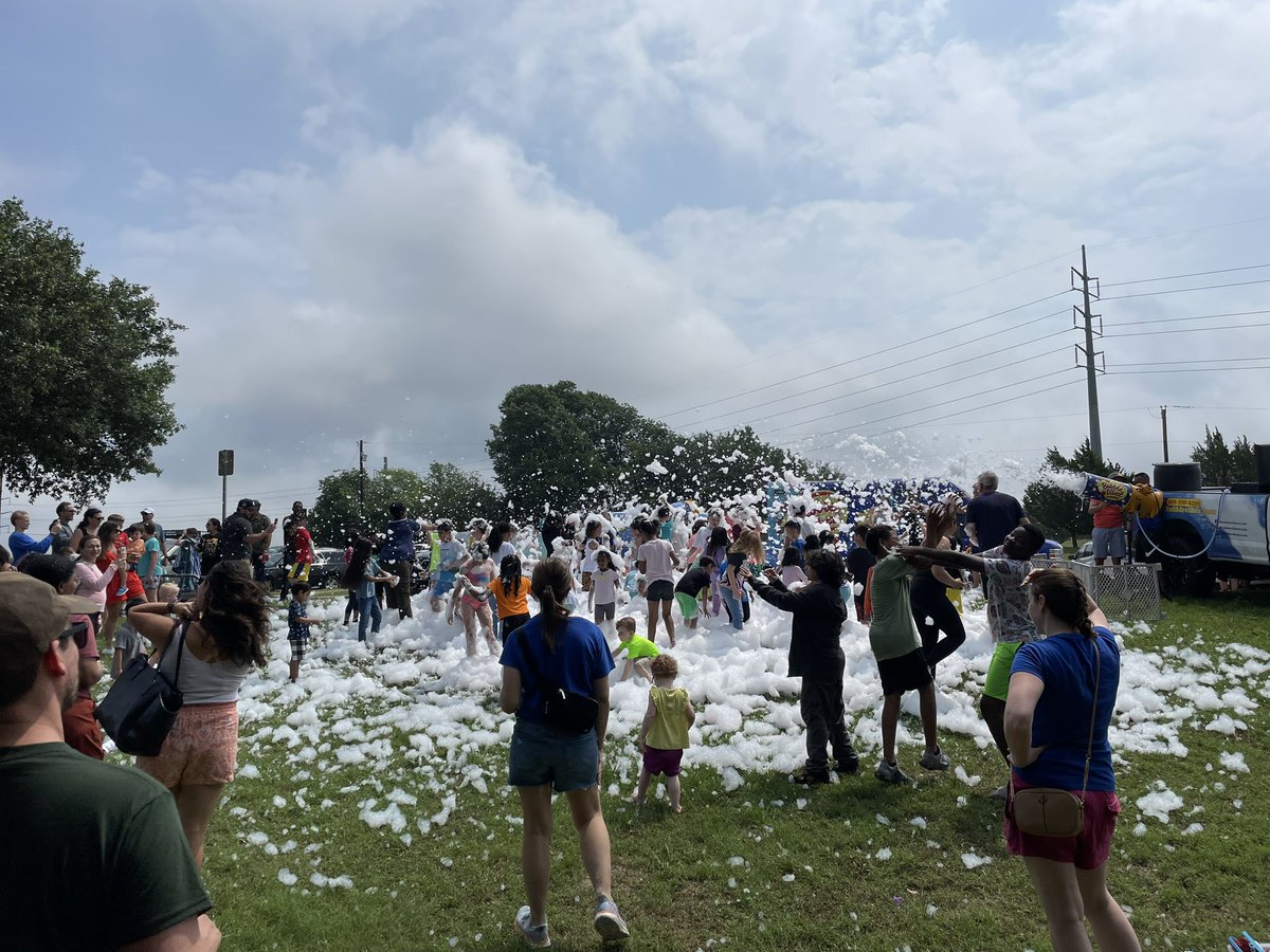 That’s a wrap!  We had a great end of year party to close out the school year! 🎉 Thanks to all the Luna families that came out today. 🛝 🫧 🌳
