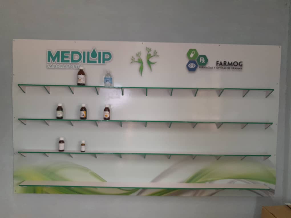 efren_lora's tweet photo. Hoy domingo se ultiman detalles en la imagen del nuevo Punto de Venta de productos naturales en el Mercado de Jesús Menéndez. #Farmog y @LMedilip desarrollando acciones para hacer llegar sus productos al pueblo. @YudelkisOrtizB @YanetsyTerry @MaydaMauriBCF @BioCubaFarma https://t.co/v4xVGzz1co