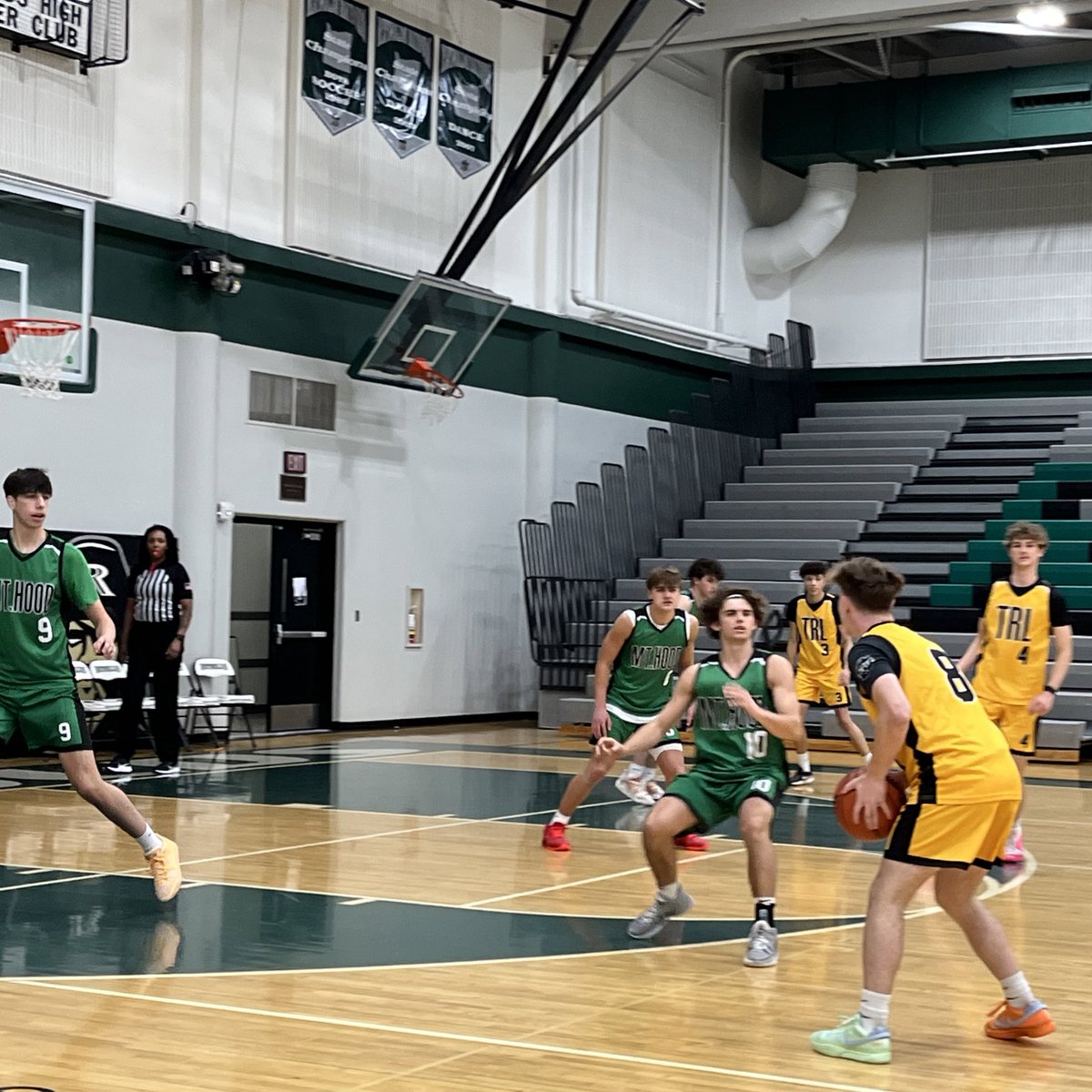 Prep Hoops Oregon (@prephoopsor) on Twitter photo Halftime: Three Rivers 50, Mt Hood 48
<a href="/C_javvy/">Cole Javernick</a> and Miles Daly lead the TRL with 8 points each. 4 others have 7 each.
<a href="/samlewis1_/">Sam Lewis</a> leads the MHC with 12 points. <a href="/rjballer22/">RJ Alexander</a> has 11. Halftime: Three Rivers 50, Mt Hood 48
<a href="/C_javvy/">Cole Javernick</a> and Miles Daly lead the TRL with 8 points each. 4 others have 7 each.
<a href="/samlewis1_/">Sam Lewis</a> leads the MHC with 12 points. <a href="/rjballer22/">RJ Alexander</a> has 11.
