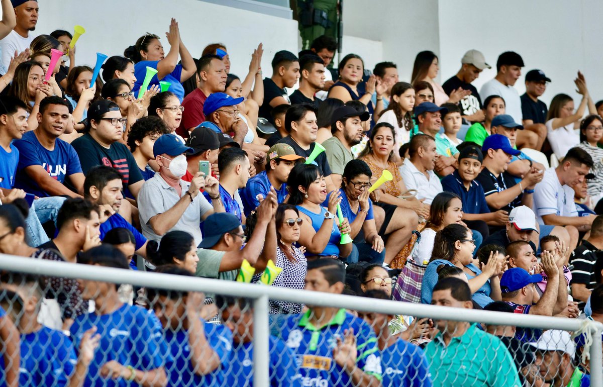 indeselsalvador's tweet photo. ¡𝐍𝐨𝐬 𝐯𝐚𝐦𝐨𝐬 𝐚 𝐭𝐢𝐞𝐦𝐩𝐨 𝐞𝐱𝐭𝐫𝐚!
#FinalLNF | San Salvador goleó 4-0 a Usulután en el segundo partido de la final de Liga Nacional de Fútbol Copa Lotería 2023-24, igualó la serie y habrá tiempo extra en el Estadio Nacional Las Delicias. ⚽️
#ConstruyendoElCamino https://t.co/YB8AtLqWDB