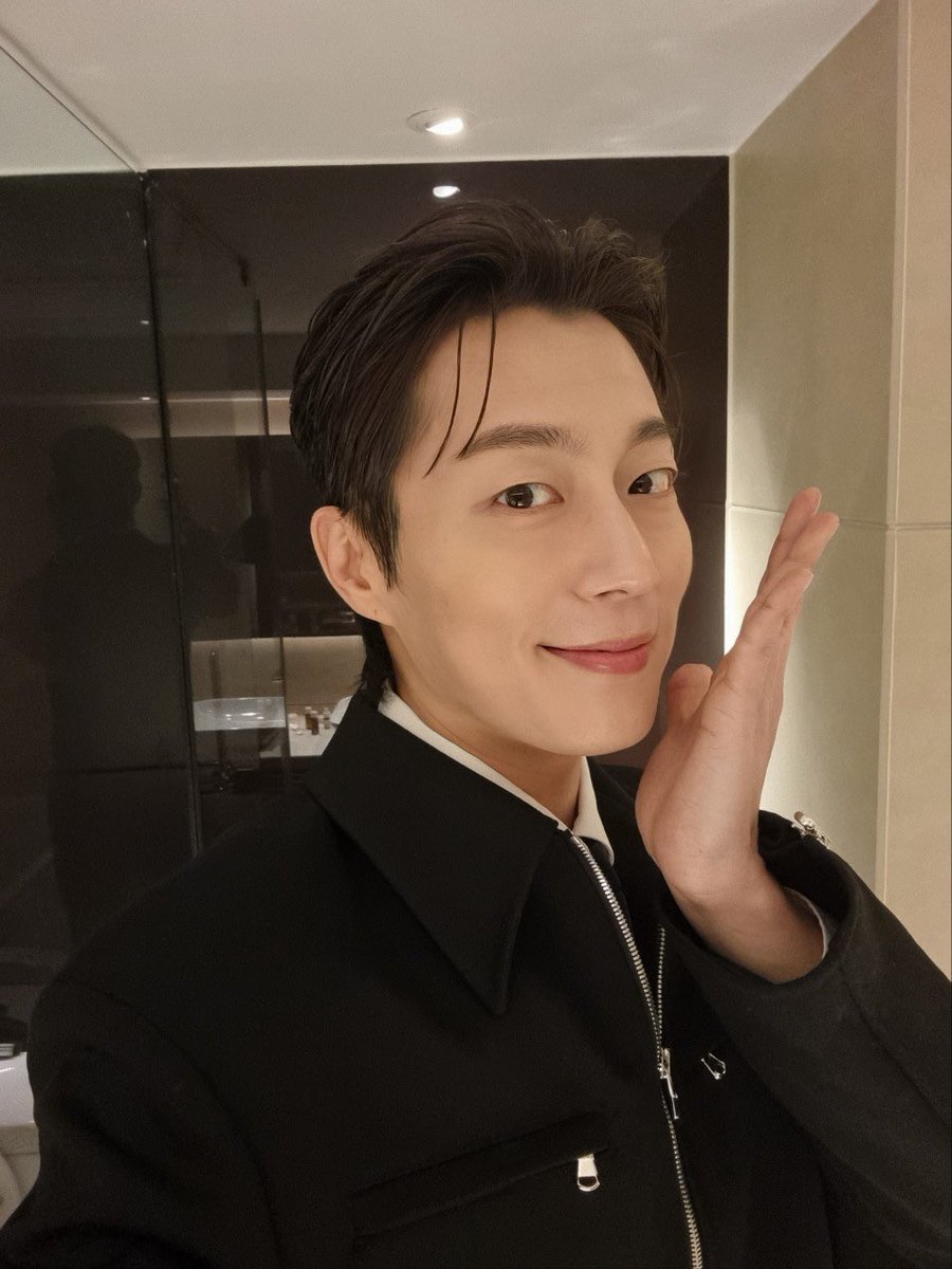 Highlight_AUent's tweet photo. [From. 두준] 월요일을 여는 두준 님의 메세지 입니다:)

💙

[두준] 월요일입니다!! 다들 잘 지내고 계시죠? 저는 스케줄 무사히 마치고 이제 내일이면 한국에 돌아갑니다. 핸드폰이 고장나서 부득이하게 이번 주 두요일 포스팅은 회사 계정으로 올리기로 했습니다. 다들 양해 부탁드리구요 이번 주도 행복한 한 주 보내세요 다들 화이팅 한국에서 봅시다!!

💙

#하이라이트 #HIGHLIGHT
#비스트 #BEAST
#윤두준 #YOONDUJUN