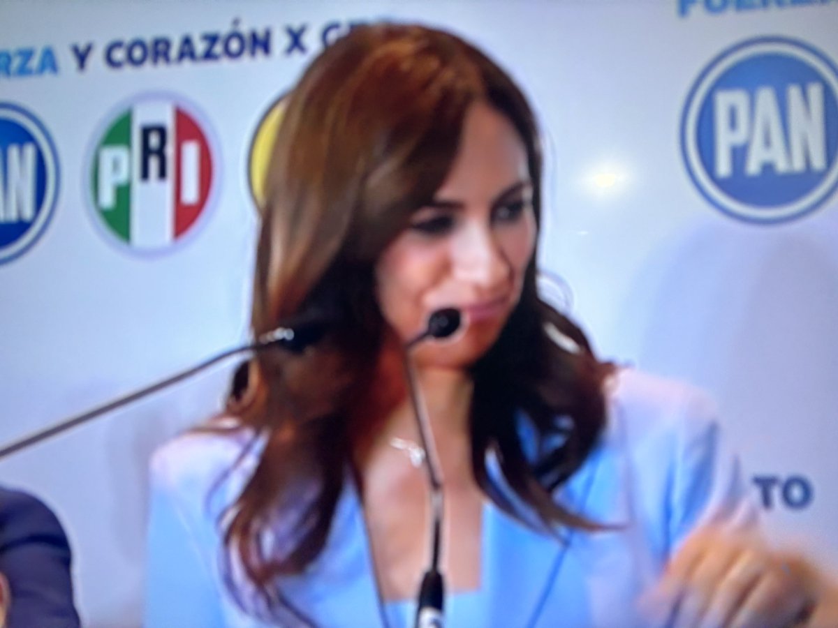 Pati Gallo (@patihego) on Twitter photo Felicidades <a href="/LibiaDennise/">Libia Dennise</a> un día histórico para todas y todos. #LibiaGobernadora Que gran orgullo 💙 #hechaenAJ Felicidades <a href="/LibiaDennise/">Libia Dennise</a> un día histórico para todas y todos. #LibiaGobernadora Que gran orgullo 💙 #hechaenAJ