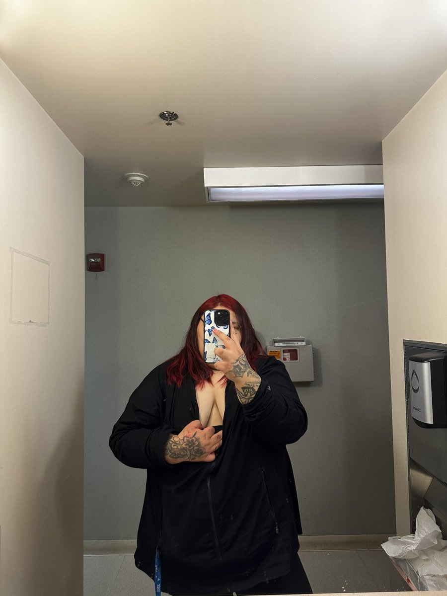 Dustina🥶 tweet media