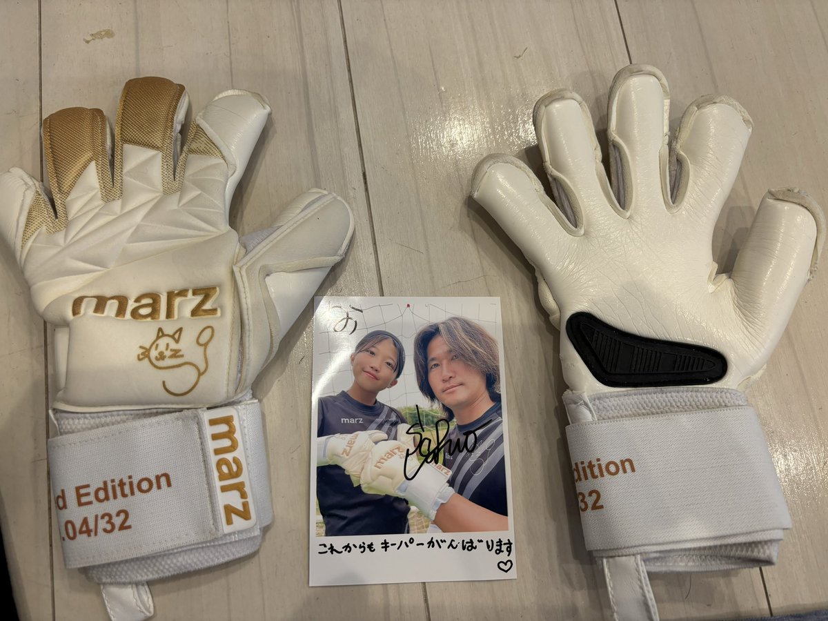 umauma_2017's tweet photo. かのチャルのキーパーグローブ届きました‼️ありがとうございます。
#marz https://t.co/hCwp6GE8qP