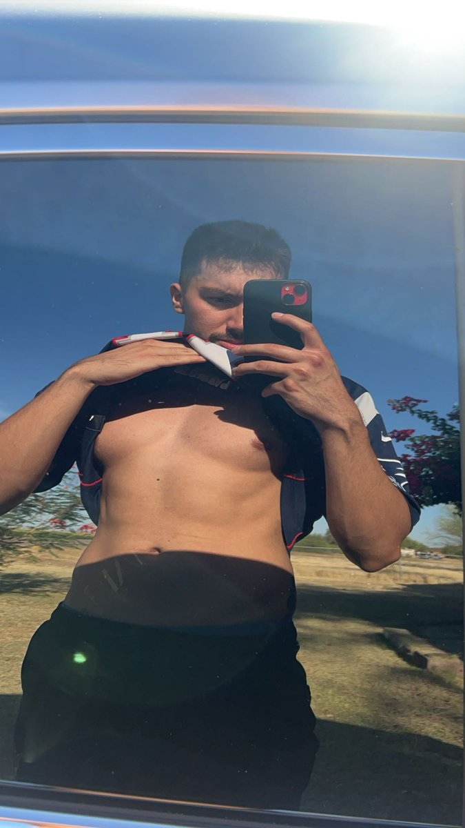 skydweller000's tweet photo. 🏉 Chillen https://t.co/Jwb6I1njU2