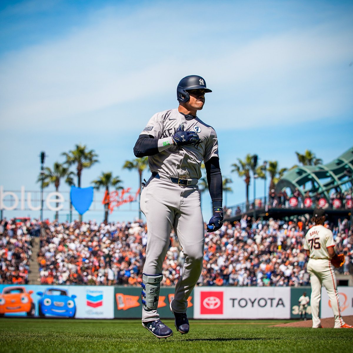 Yankees's tweet image. Juan game at a time. 

#RepBX