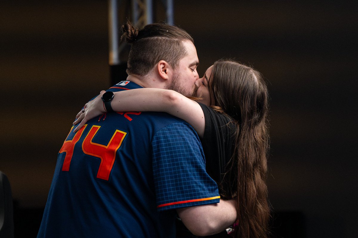 vysuals's tweet photo. Luckily the photographers were ready to capture the moment (: https://t.co/3PL2YC9dio