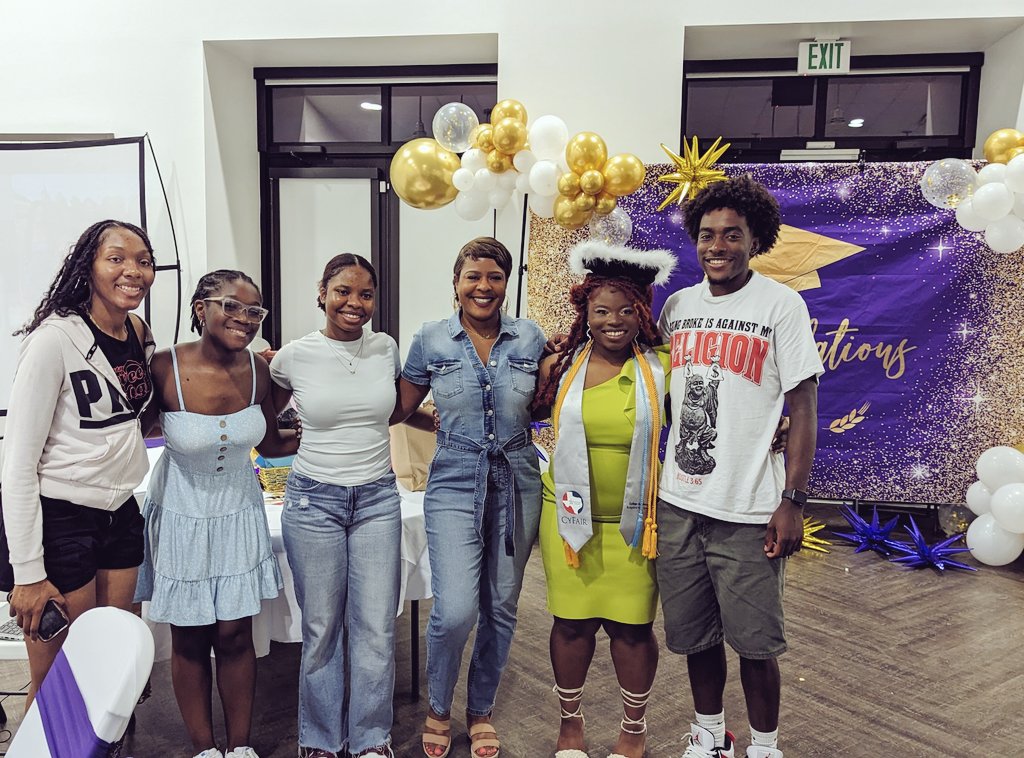 April Young 🇵🇦 tweet media