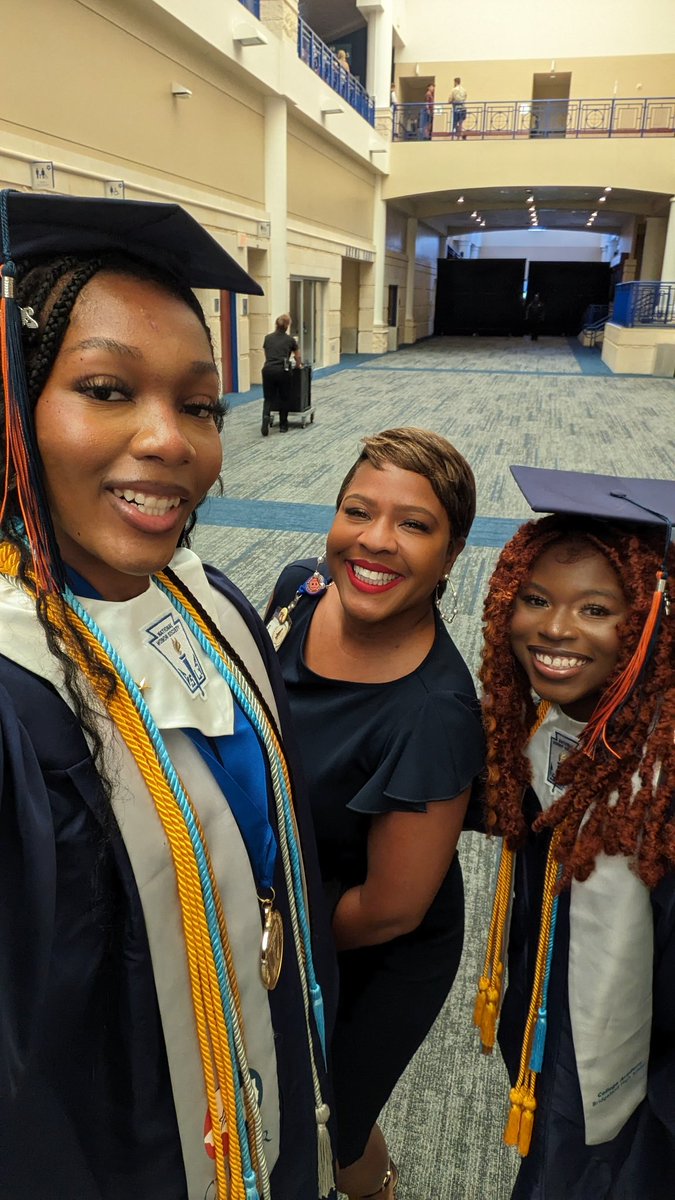 April Young 🇵🇦 tweet media