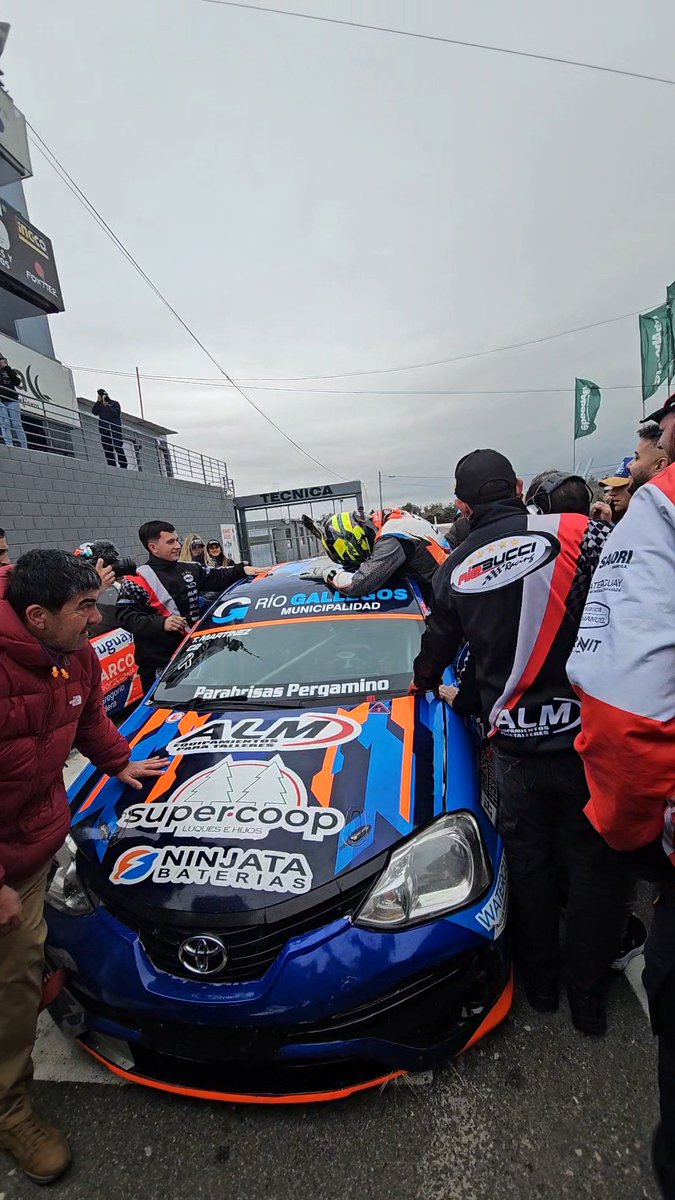 Llego a casa veo la Clase 2 y el manejo del campeón de la especialidad Thiago Martínez con el Toyota del <a href="/AleBucciRacing/">Ale Bucci Racing</a> lo que maneja es tan pero tan bueno no se equivoca acelera es destacable lo que logra hoy no tuvo rivales 
Felicitaciones Martinez sos un número 1