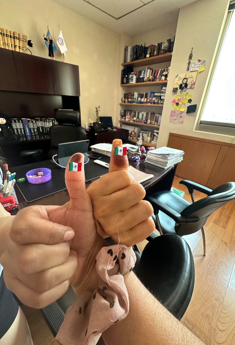 Después de votar directo al Juzgado porque en el #PJF estamos de guardia electoral en caso de que se necesite auxiliar al INE 🇲🇽💜

#EleccionesMéxico2024 
#IndependenciaJudicial
#SomosPJF
<a href="/marthakmagana/">Martha Magana</a> 👩🏻‍⚖️