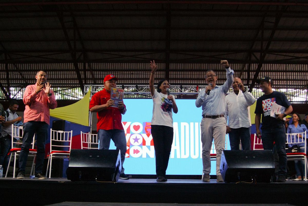 #2Jun Asistí al Gimnasio Napoleón Rodríguez para hacer revisión del 1x10 electoral junto a los Equipos Políticos del <a href="/PartidoPSUV/">PSUV</a>.

Mediante contacto 📞☎️ el Pdte. <a href="/NicolasMaduro/">Nicolás Maduro</a> instó a una victoria significativa.

<a href="/delcyrodriguezv/">Delcy Rodríguez</a>
<a href="/AdolfoP_Oficial/">Adolfo Pereira Gobernador</a>
<a href="/dcabellor/">Diosdado Cabello R</a>
 #LikePaNicolás