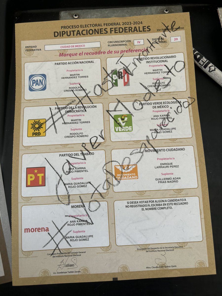 Angelika_Juarez's tweet photo. @GlorietaMx La mamá que publica nunca antes se sintió más orgullosa de su #voto .
#VotaXDesaparecidos
#HastaEncontrarlos
#JavierModesto
#ConLosNiñosNo
No creemos en la versión oficial de la @FGEGUANAJUATO .
¡Queremos a Javier de vuelta, vivo, sano!
¡Las infancias jornaleras importan! https://t.co/VxuHLBX5lQ
