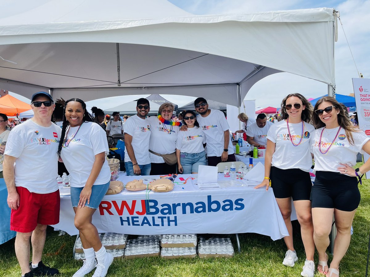 MMC_IMresidency's tweet image. Teaching CPR to community at “NJ Pride festival and parade”. We are so proud of our residents for giving back to the community.

#bystander #handsonlycpr #cardiacarrest #mmcim #internalmedicine #monmouth
