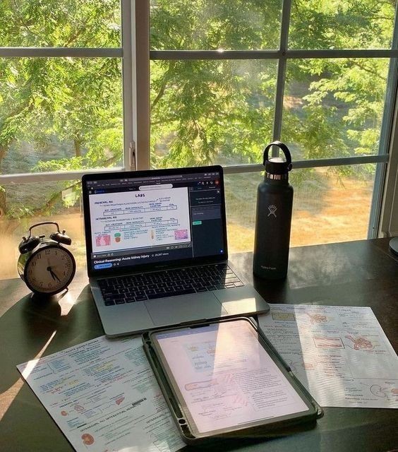 gigicomebacks's tweet image. • Welcome!  

&amp;gt; Não sou nova na comunidade 

&amp;gt; ᴅɪʀᴇɪᴛᴏ ⚖ (1/10)

&amp;gt;  20y | ʙʀ

&amp;gt; Interesse em direito penal 

♡: cafés, livros, filmes, autocuidado, música, etc. 

⟲/♡ se quiser ser moot!