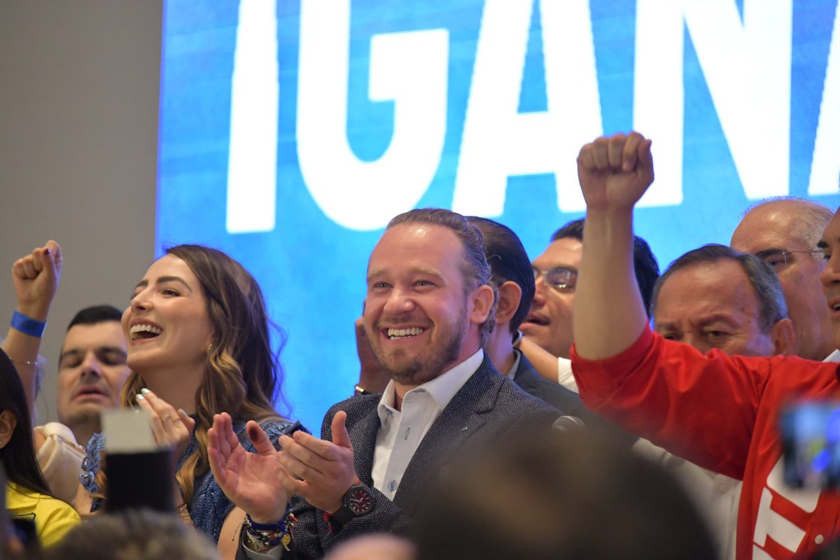 STaboadaMx's tweet image. ¡Ganamos juntos la Ciudad de México! 

Llegó el momento de construir juntos la ciudad más segura de todo el país, un gobierno para todas las personas, que no descanse ni un solo día para modernizar el Metro, darle agua a las colonias y hospitales dignos. 

#ElCambioLlegó 🎉