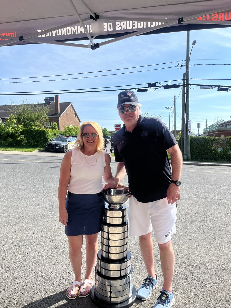 Merci à ma conjointe de m’avoir supporté pendant mes 25 années dans la LHJMQ.