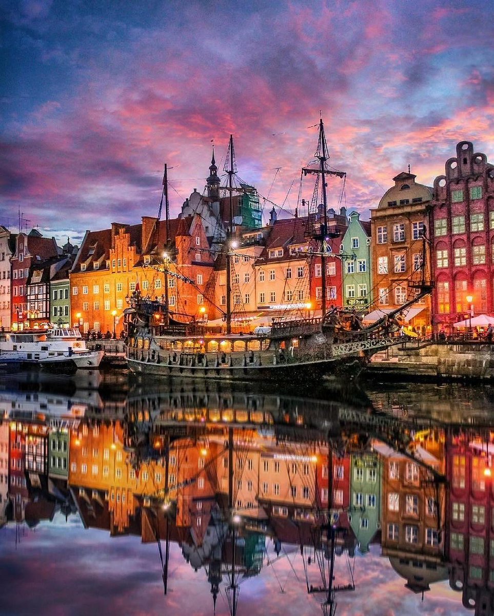 Gdańsk, Poland 🇵🇱 Gdańsk is known for its beautiful Old Town, vibrant waterfront, and rich maritime heritage. Historically, a melting pot of cultures, including Polish, German, Dutch, and Scandinavian influences, is reflected in its architecture, cuisine, and traditions.