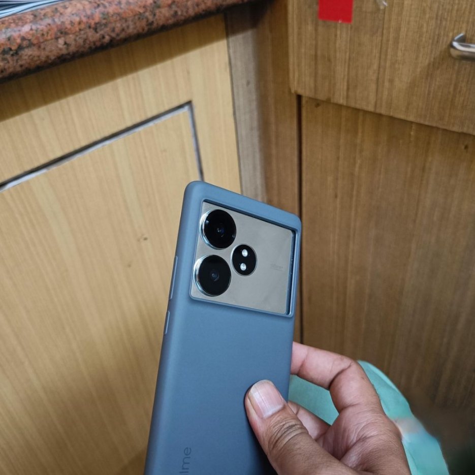 DasWishes's tweet photo. The realme GT series is back with a bang, offering users a powerful and stylish range of smartphones packed with high-end features and performance. 
@realmeIndia #realmeGT6T #TopPerformer https://t.co/1EqlvKQnfr