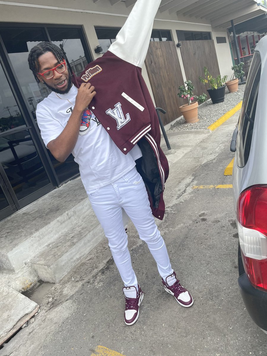 Devantestarrz's tweet photo. Yo ex ain’t got this, this jacket is a special edition🔥✍🏼 https://t.co/NzbLMajNKy