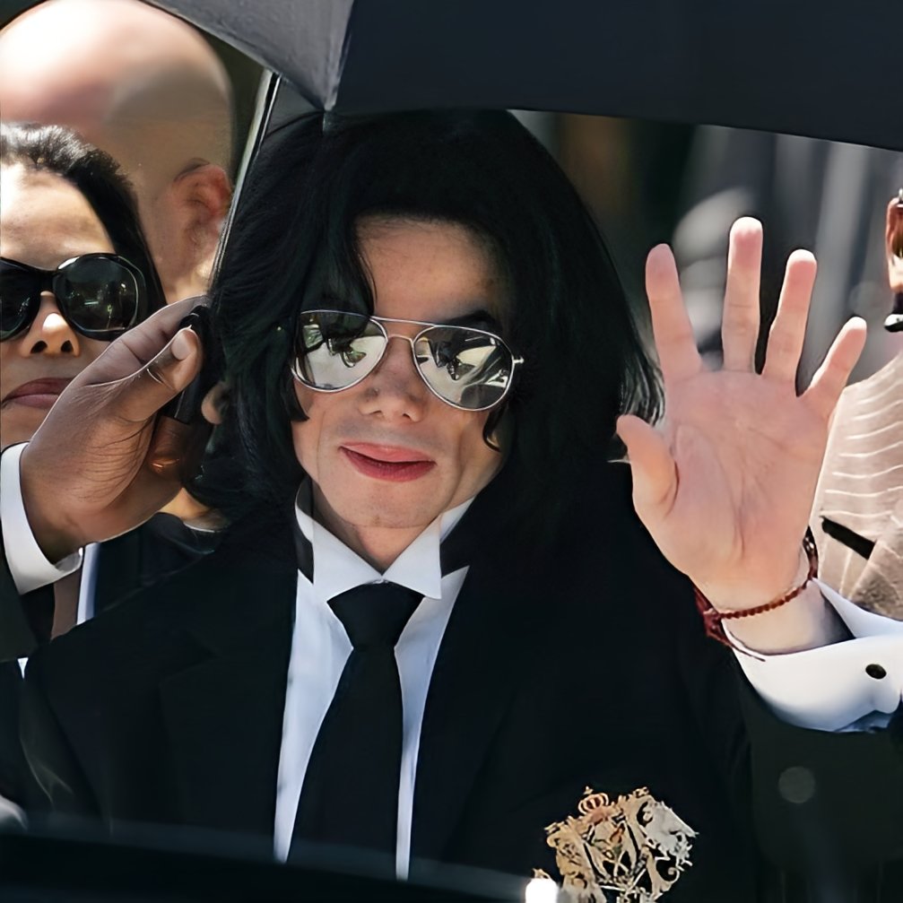 Junio fue clave para Michael Jackson.
Fue absuelto en el Caso Arvizo el 13/06/2005 y falleció por negligencia médica el 25/06/2009. 
La verdad siempre fue clara, Michael Jackson es y siempre será inocente.
#MJInnocent