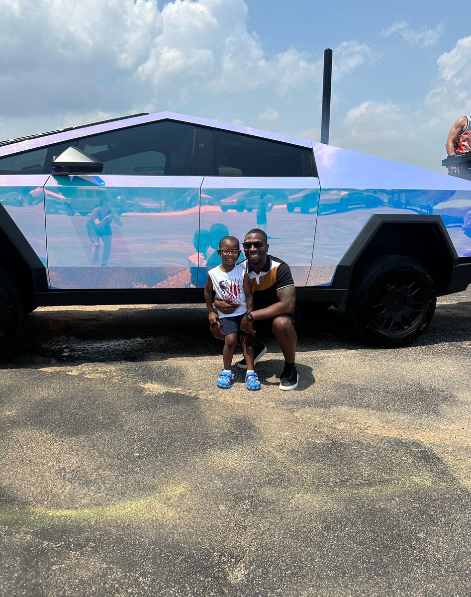 1LanceCraig's tweet photo. @elonmusk we enjoyed our #cybertruck experience today.! #tesla #carlovers #texas #cybertruckmeetup https://t.co/6TeJ7CVftE