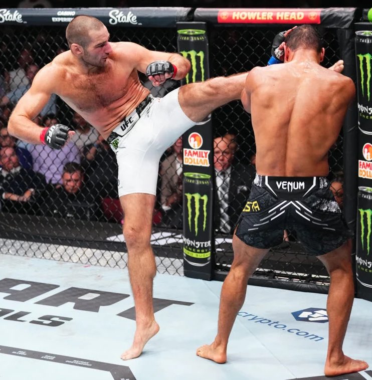 CoachMcGuirkMMA's tweet photo. In honor of Dave Tirelli's terrible scorecards last night... 

I present to you: The worst single judges scorecards in recent memory 

*thread* https://t.co/14r3z7Tyud