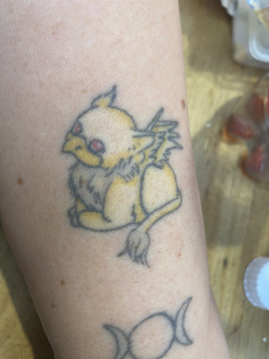 JulieKuehr's tweet photo. @Neopets This is my Baby Eyrie, Anrae. Can’t remember who dew him for me but oh well, he is cute anyway. https://t.co/muSZThWRMi