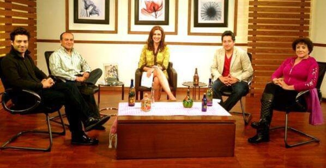 miguechiapaneco's tweet photo. Era otra cosa la vida...hace apenas unos 11 años con #Ariborovoy, #MatildeObregon , #FlavioMachuca y #Julissa en #TeleFormula...
#RadioFormula https://t.co/h0uSk4FEiS