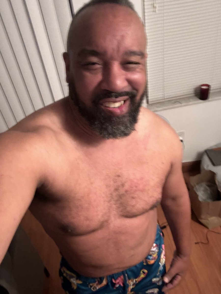 BluBoi31's tweet photo. Showered and got my RugRats on. #niteworld #phatboi https://t.co/uroFH3d4Lc