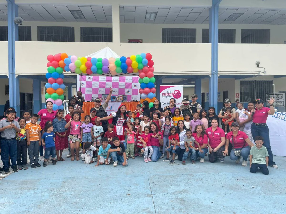 RTrabajadoras's tweet photo. Nos llena el corazón de alegría regalar felicidad a nuestros niños 💞 son ellos la luz de esperanza para la humanidad, feliz día a nuestros pequeñitos
#Mujeresenterritorio
#dejandohuellas 
#Regalandosonrisas https://t.co/1AiYykzJ2c