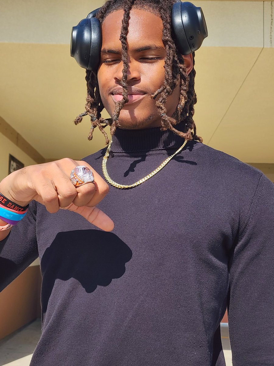 AbijahDe's tweet photo. Got our championship ring. https://t.co/vwiTFWNhr2