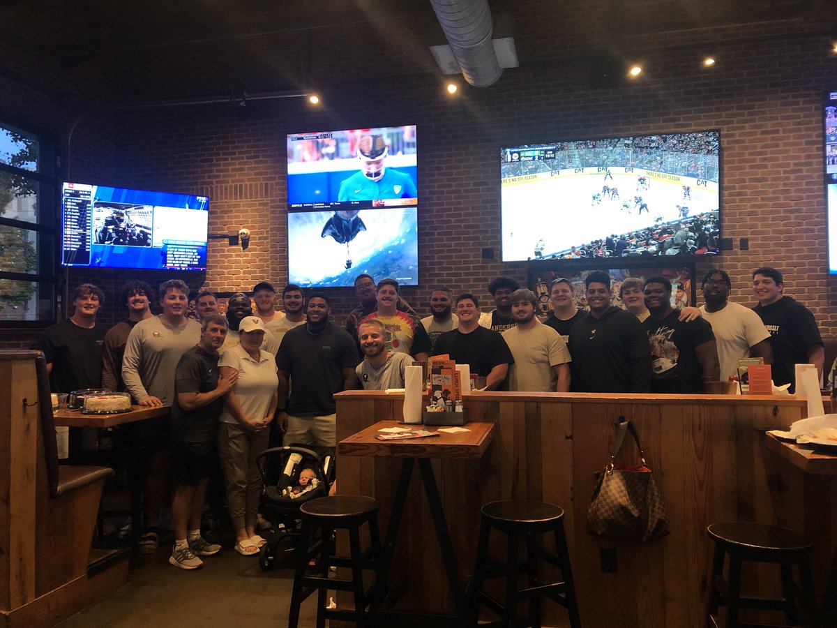 Great dinner with #VUnion tonight as we celebrated our recent birthdays, graduates, and the birth of <a href="/CoachAutenrieth/">Dylan Autenrieth</a> son Maverick. Also was awesome of fellow Union member and card holder <a href="/OGBigFella54/">X'Zauvea Gadlin😎💪🏾 he/him</a> of the Tennessee Titans to come by and meet #VUnion  <a href="/VandyFootball/">Vanderbilt Football</a>