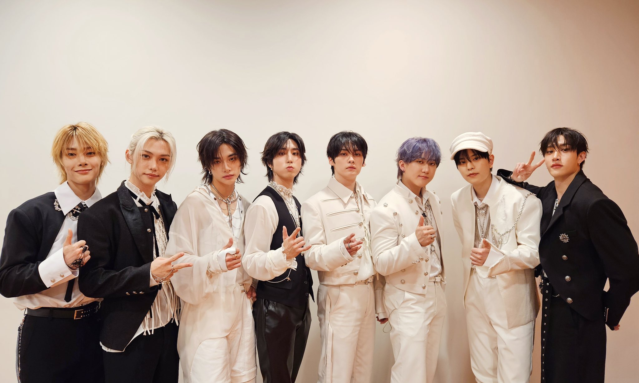 Stray Kids Japan Official on X: Stray Kids Japan Official on X: