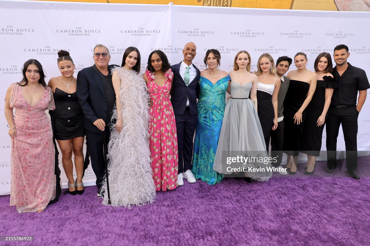 sofiacupdate's tweet image. Family ❤️‍🩹 

Brenna D'Amico, Sarah Jeffery, Kenny Ortega, Sofia Carson, China Anne McClain, Victor Boyce, Libby Boyce, Dove Cameron, Sophie Reynolds, Karan Brar, Paulina Char, Tay Lautner and Taylor Lautner at The Cameron Boyce Foundation's 3rd Annual Cam For A Cause Gala.