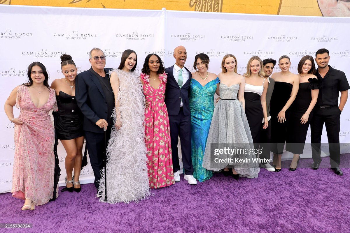 sofiacupdate's tweet image. Family ❤️‍🩹 

Brenna D'Amico, Sarah Jeffery, Kenny Ortega, Sofia Carson, China Anne McClain, Victor Boyce, Libby Boyce, Dove Cameron, Sophie Reynolds, Karan Brar, Paulina Char, Tay Lautner and Taylor Lautner at The Cameron Boyce Foundation's 3rd Annual Cam For A Cause Gala.